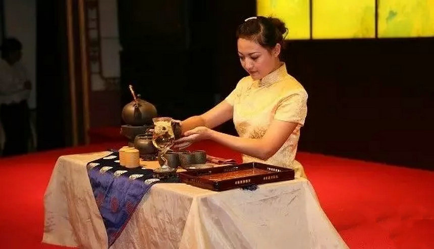 茶艺表演不是作秀，茶艺师是茶文化传播的使者