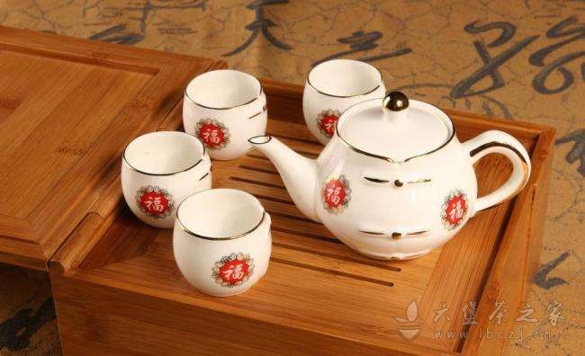 冲泡广西六堡茶要用什么材质的茶壶？