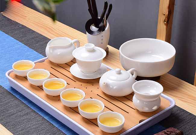 铁观音用茶壶还是盖碗，哪个更好？