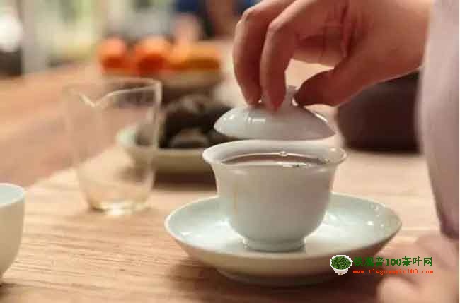 白瓷茶具适合泡什么茶，为什么铁观音最适合白瓷茶具？
