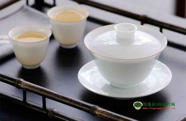 白瓷茶具适合泡什么茶，为什么铁观音最适合白瓷茶具？