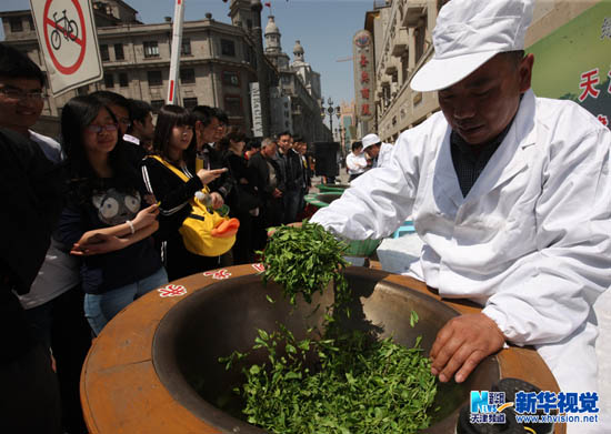 天津市第十一届绿茶节在和平路金街举行