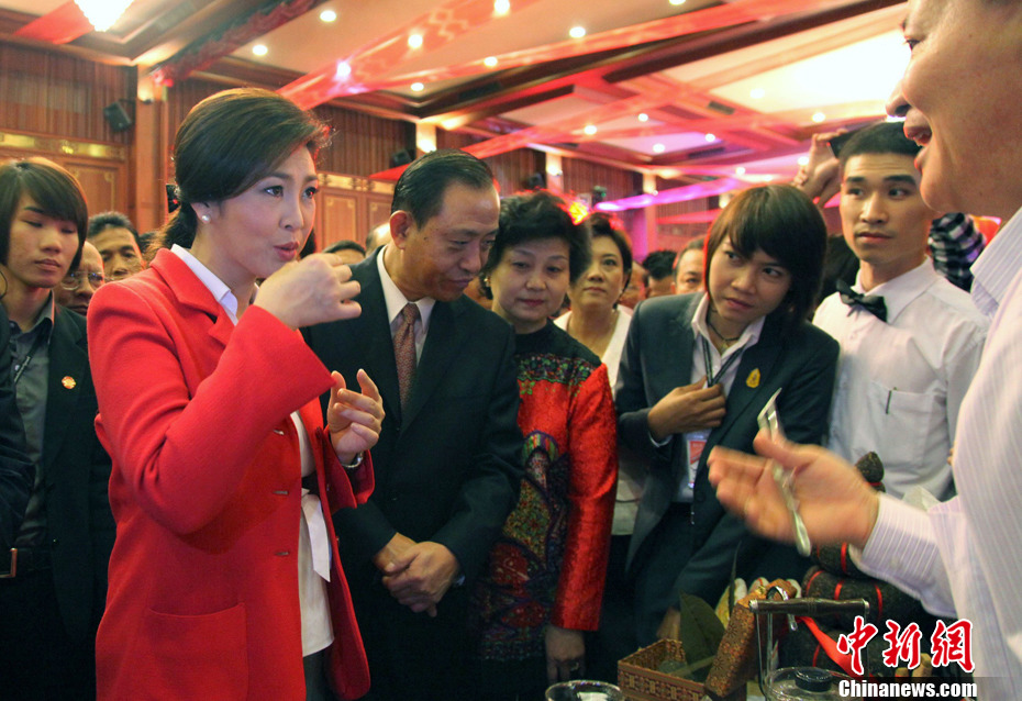 泰国总理英拉应邀品尝云南普洱茶