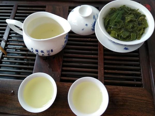 屯溪绿茶特点香气清高持久，滋味浓厚醇和