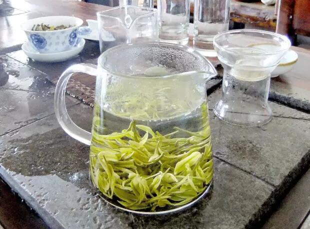 新工艺白茶茶叶品鉴口味醇正，茶汤汤味浓厚
