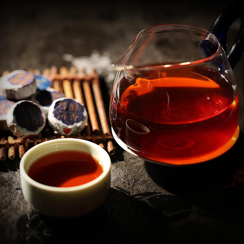 普洱茶熟茶品鉴汤色红浓透明，有枣香、樟香、荷香香味