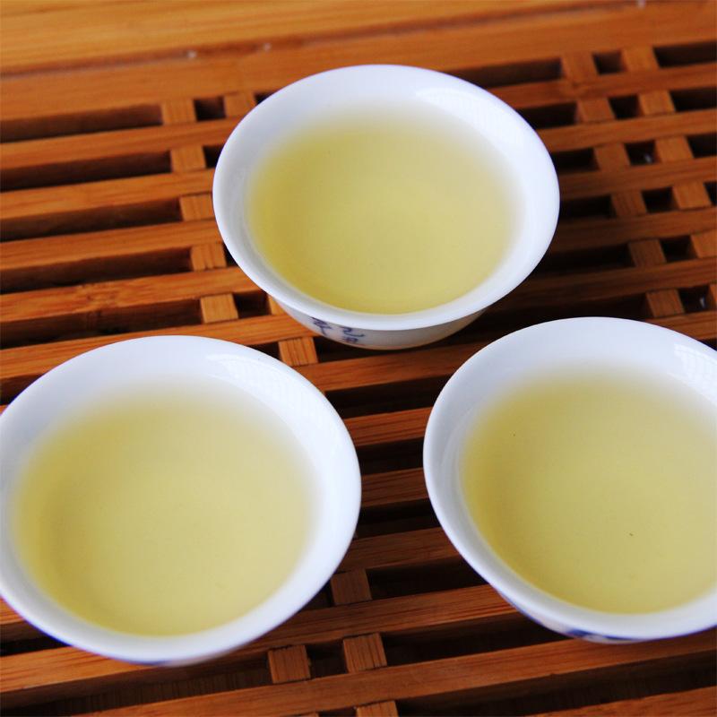 凤凰茶品质极佳素以“形美、色翠、香郁、味甘”四绝称誉