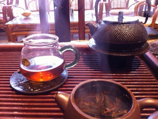 黑茶鉴别方法色泽黑而有光泽香气纯正回甘