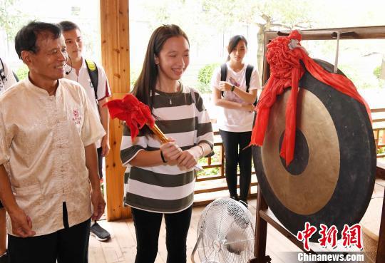 台湾青年体验福州茉莉花茶文化“激荡火花”