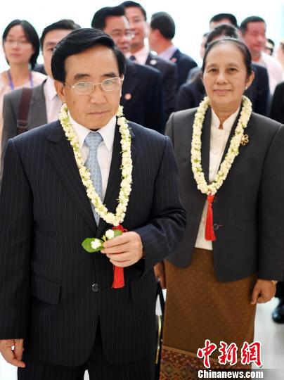 老挝国家副主席和夫人参观福州春伦茉莉花茶文创园