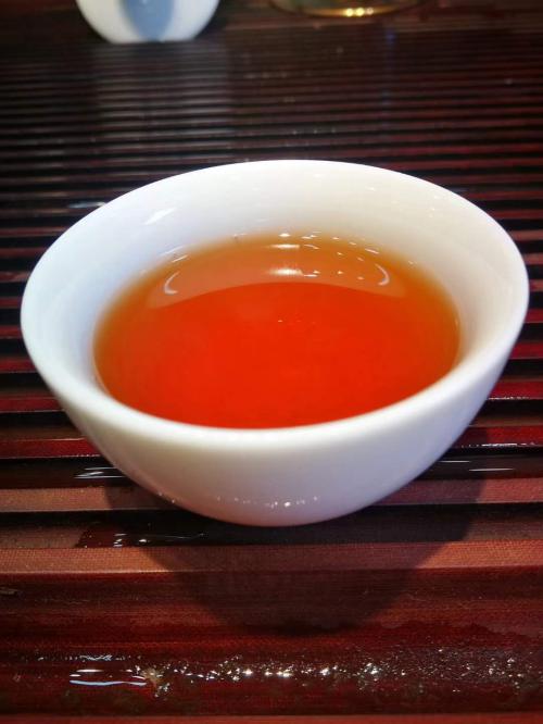 冲泡普洱茶时大家为何都用白瓷盖碗，而不用玻璃杯？
