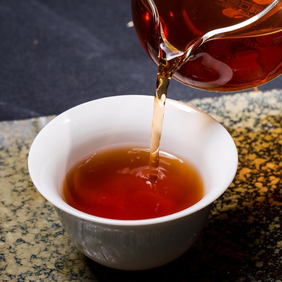 黑茶的四大功效被人们称作“美容茶”，“瘦身茶”，“清食茶”