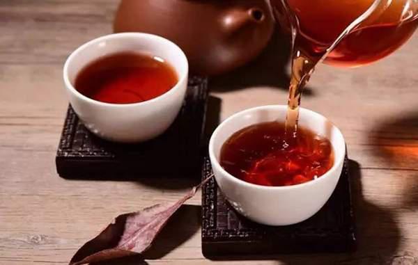 普洱茶，茶性味甘，苦，生茶微寒，熟茶性暖