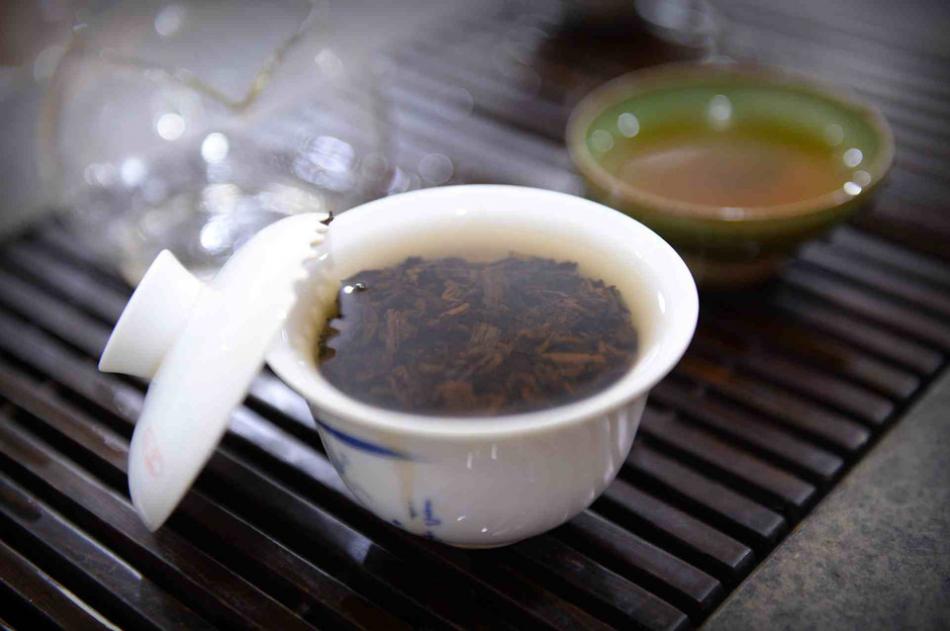 荷叶普洱茶清热、凉血，健脾利水功效