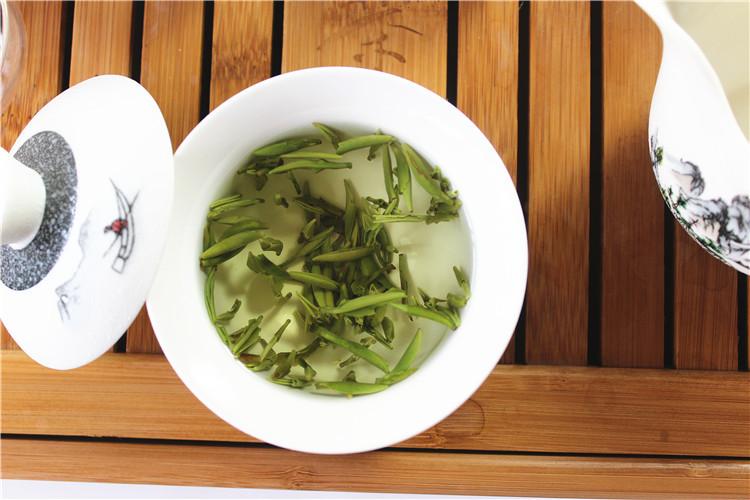 绿茶冲泡技巧讲究水温茶具与投茶量及冲泡方式