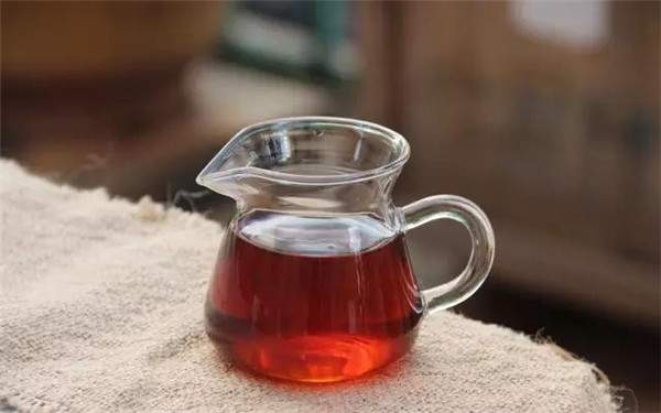“习茶之初”到“与茶变老”，我们于一杯一盏中变得更加完整