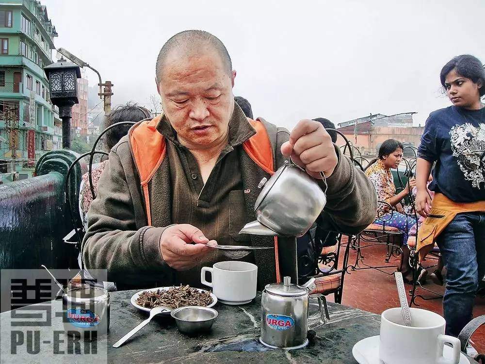 邹家驹的海外杂记之印尼红茶：土耳其两层茶壶