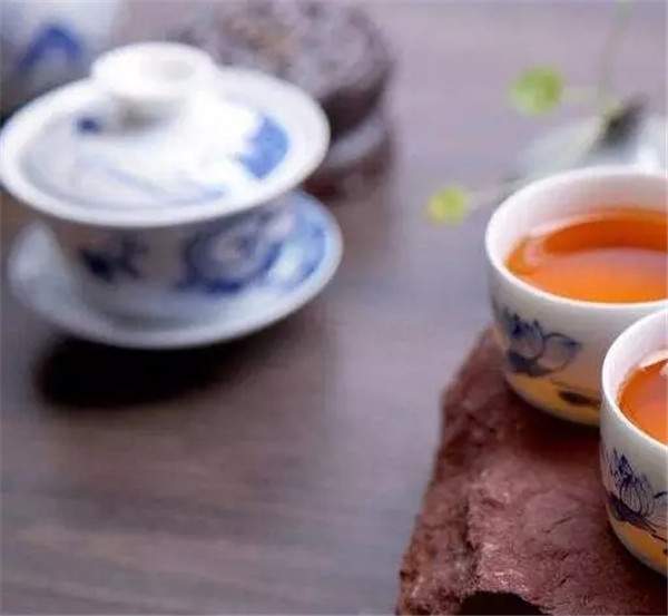 教你如何辨别红茶汤色！