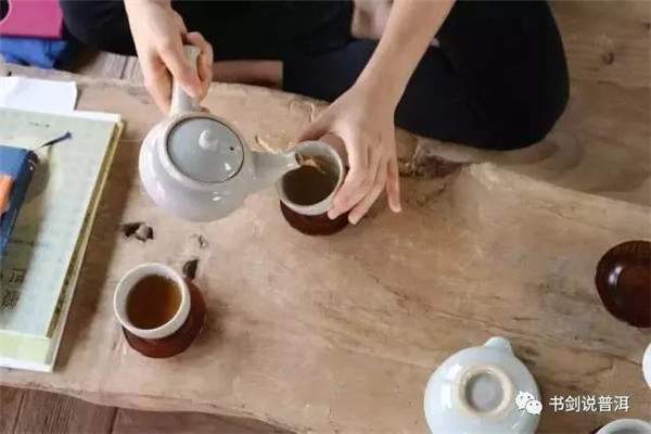 普洱茶和滇红冲泡时间一样吗？怎样冲泡滇红茶？