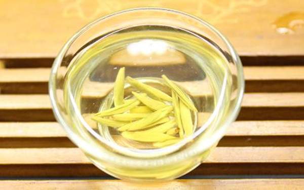 黄茶的品质特点：“黄叶黄汤”
