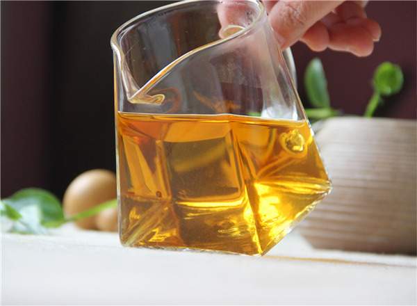 如何辨别传统滇红与古树红茶的区别？