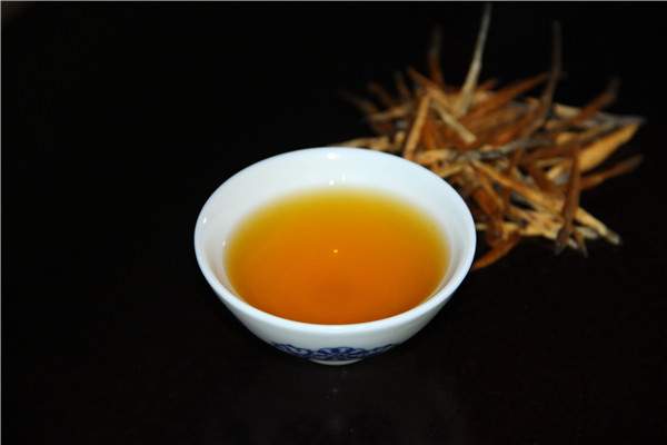 红茶有哪些生化成分功效？