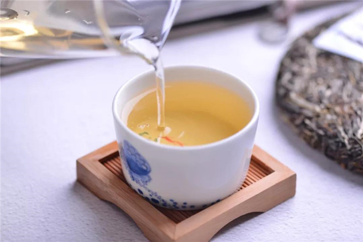 如何区分普洱茶的陈化和霉化？