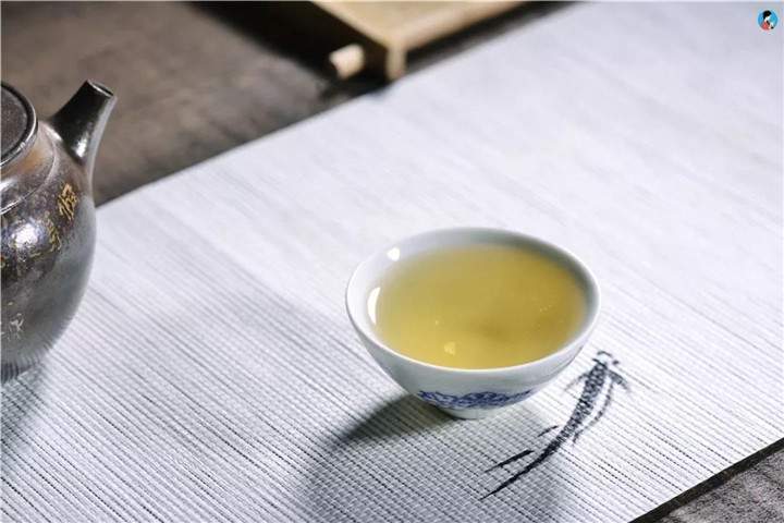 普洱茶汤显金边是好茶的标志吗？