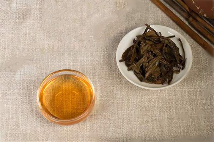 普洱茶的“水浸出物”含量与哪些因素有关？