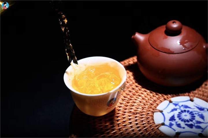 普洱茶黄片与黑条是怎么产生的？