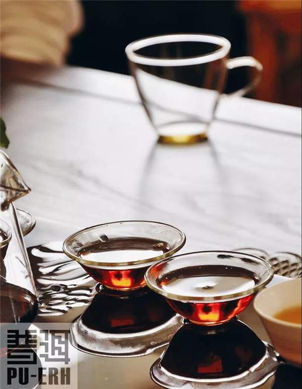 全面了解普洱茶的特殊功效：普洱茶与其他茶的功效区别