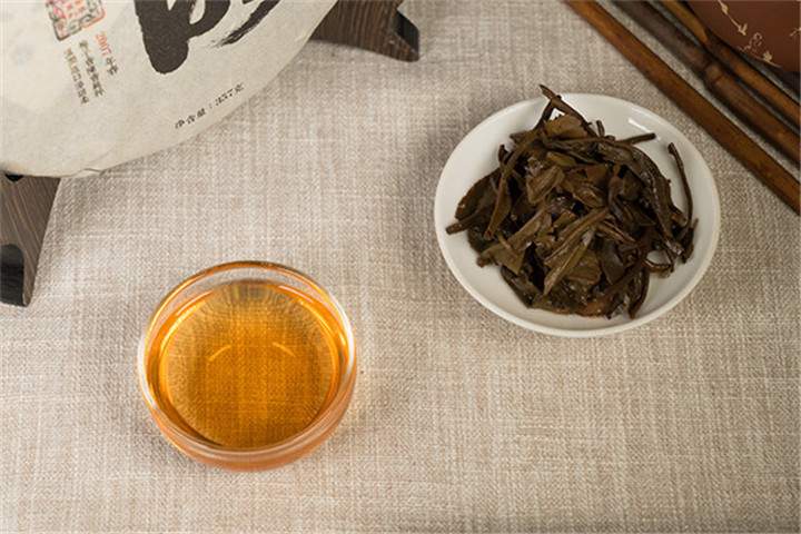 如何判断一款普洱茶是不是古树茶？