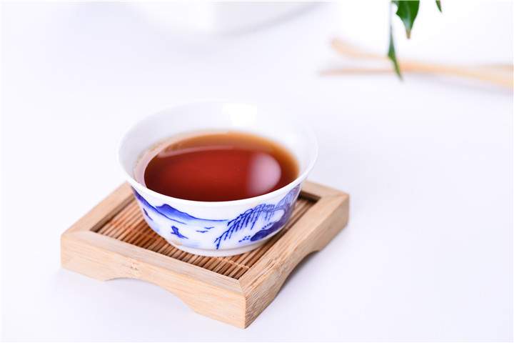 云南普洱茶价格多少？普洱茶泡法，功效及作用。