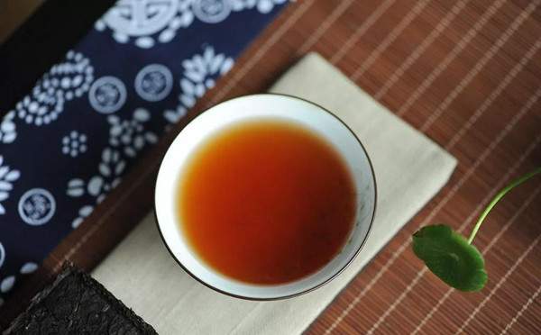 怎样通过肉眼和味道判断出普洱熟茶的年份