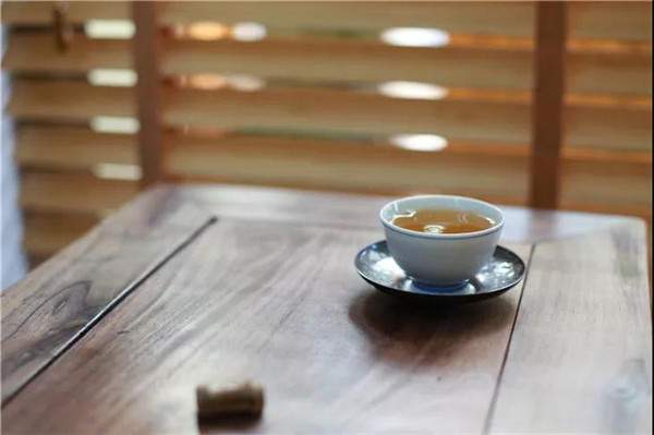 为什么普洱茶大多印着古树纯料？真相是？
