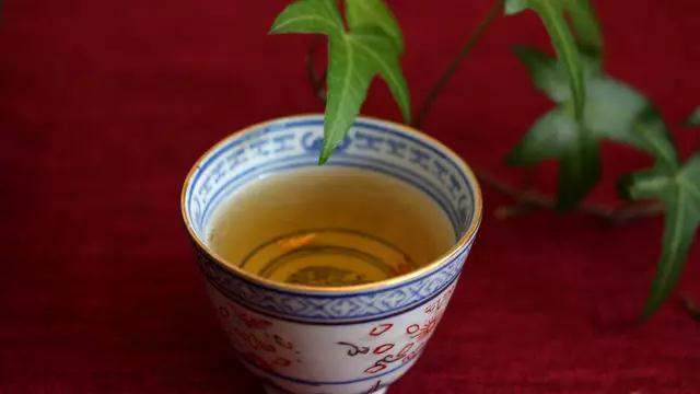 普洱茶的口感和内含物质有什么关系？