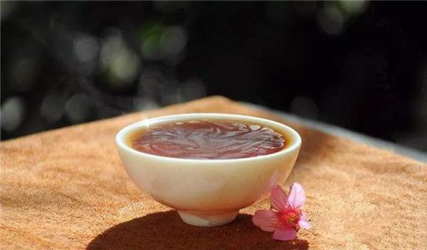 普洱茶表面的油状物质是什么？出现茶氲的茶好不好？
