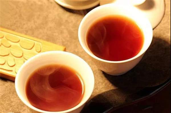 普洱茶表面的油状物质是什么？出现茶氲的茶好不好？