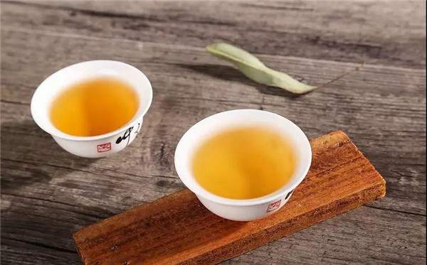 怎么来辨别普洱茶的茶性属寒还是属热？