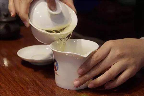 学堂|第9堂课：普洱茶出汤、注水的正确方法？