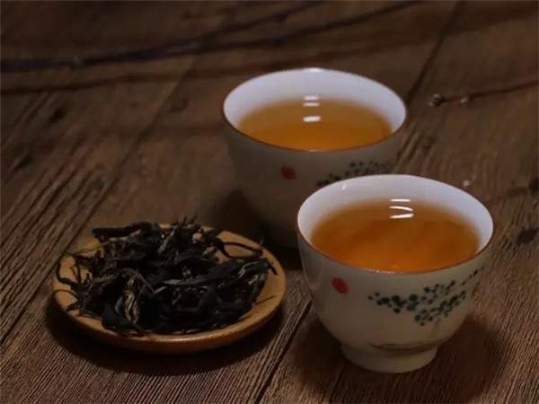 “普洱晒红”到底是普洱茶还是红茶？