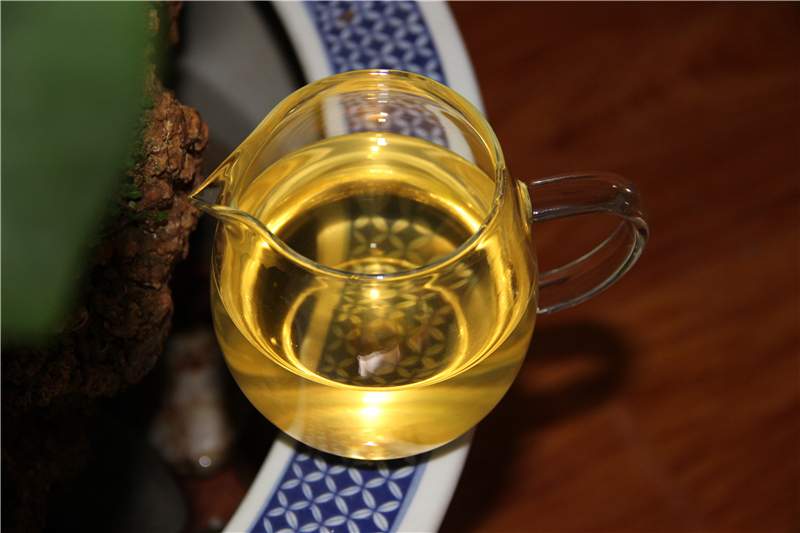 如何辨别普洱茶是烘青还是晒青？