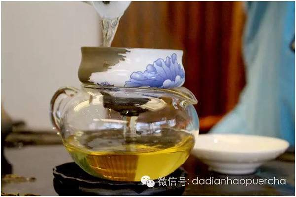 普洱茶等级原料不同如何醒茶？干醒和湿醒有什么区别？
