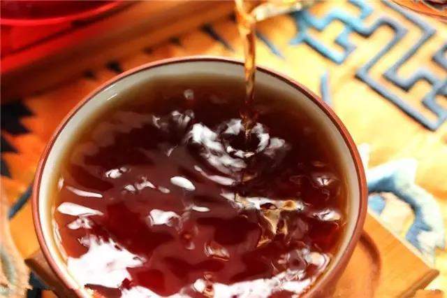 怎么辨识干仓普洱茶与湿仓普洱茶的区别？