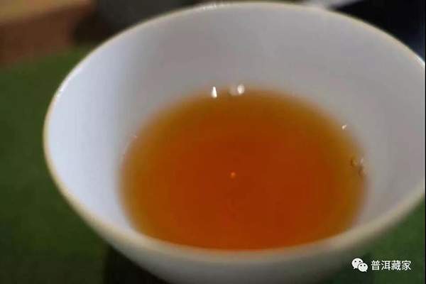 普洱老茶讲堂︱96紫大益：大益商标第一片茶饼，外紫内红的明星茶品