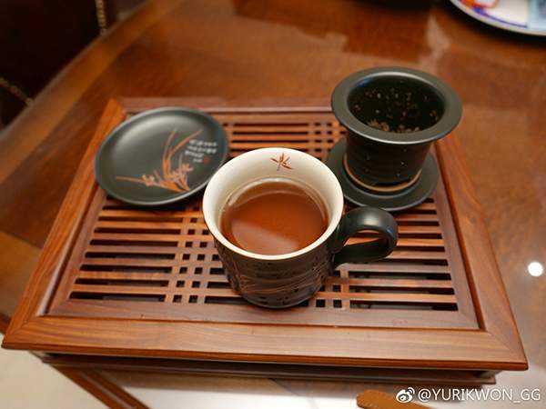 茶人微语录︱韩国女子组合少女时代俞利喝普洱茶