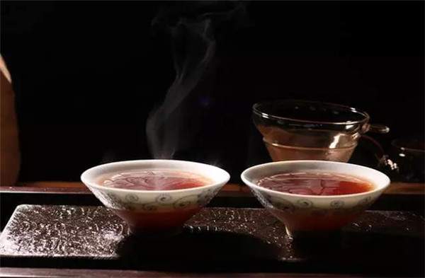 到底影响普洱茶汤的是水？还是器皿？