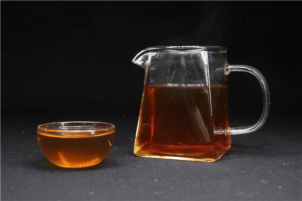 云南炭火煮茶：为什么铁壶更适合煮普洱茶？