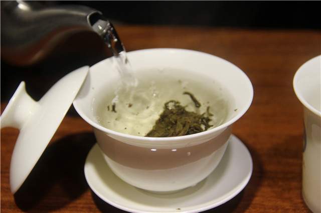 如何闻香？喝普洱茶或品鉴普洱茶的闻香技巧详解
