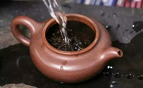 茶人微语录︱泡普洱茶是选择盖碗还是紫砂壶？